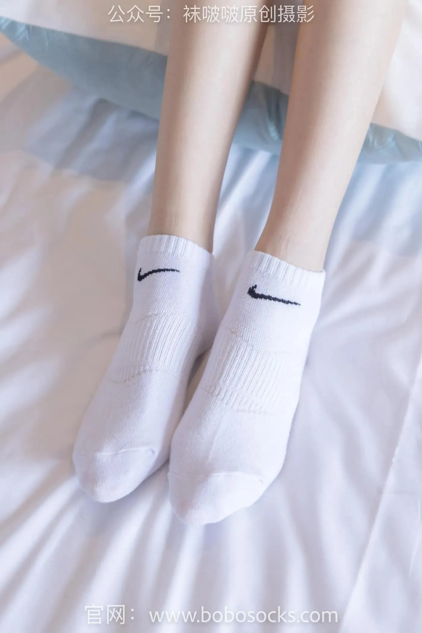 [BoBoSocks袜啵啵]NO.136 小甜豆-高跟长靴、白棉袜、裸足 [200P]插图1